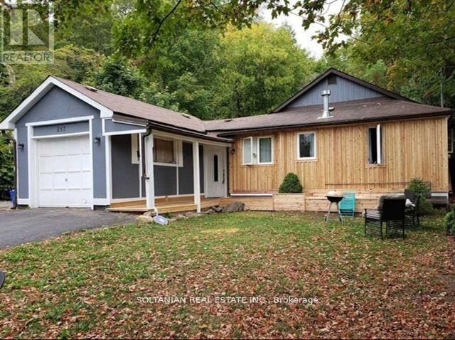 Property Photo: 257 Parkwood Avenue ON L4P 2X2