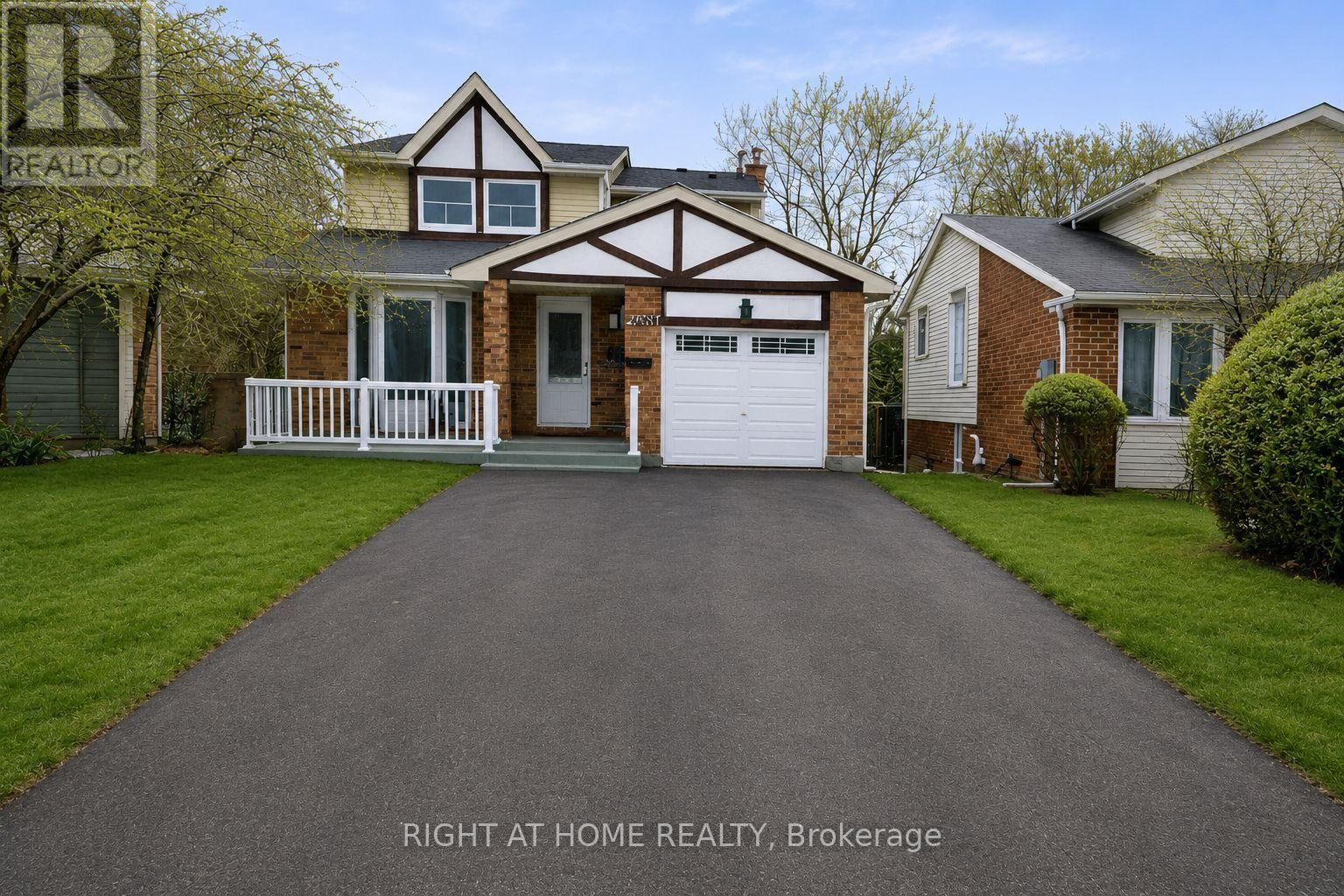 Property Photo: 4203 Wheelwright Crescent ON L5L 2X4