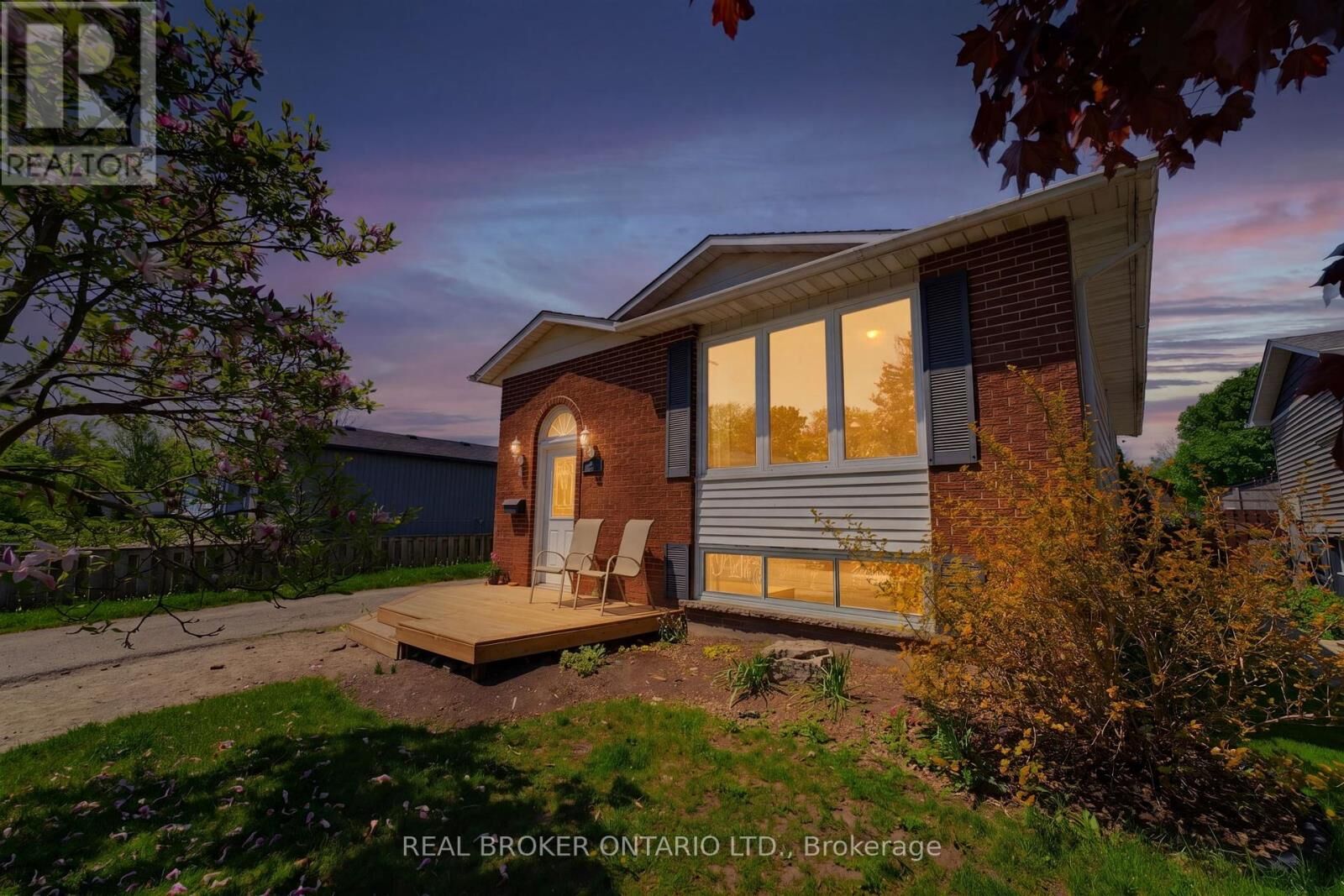 Property Photo: 26 Aspen Crescent ON N3B 1J8