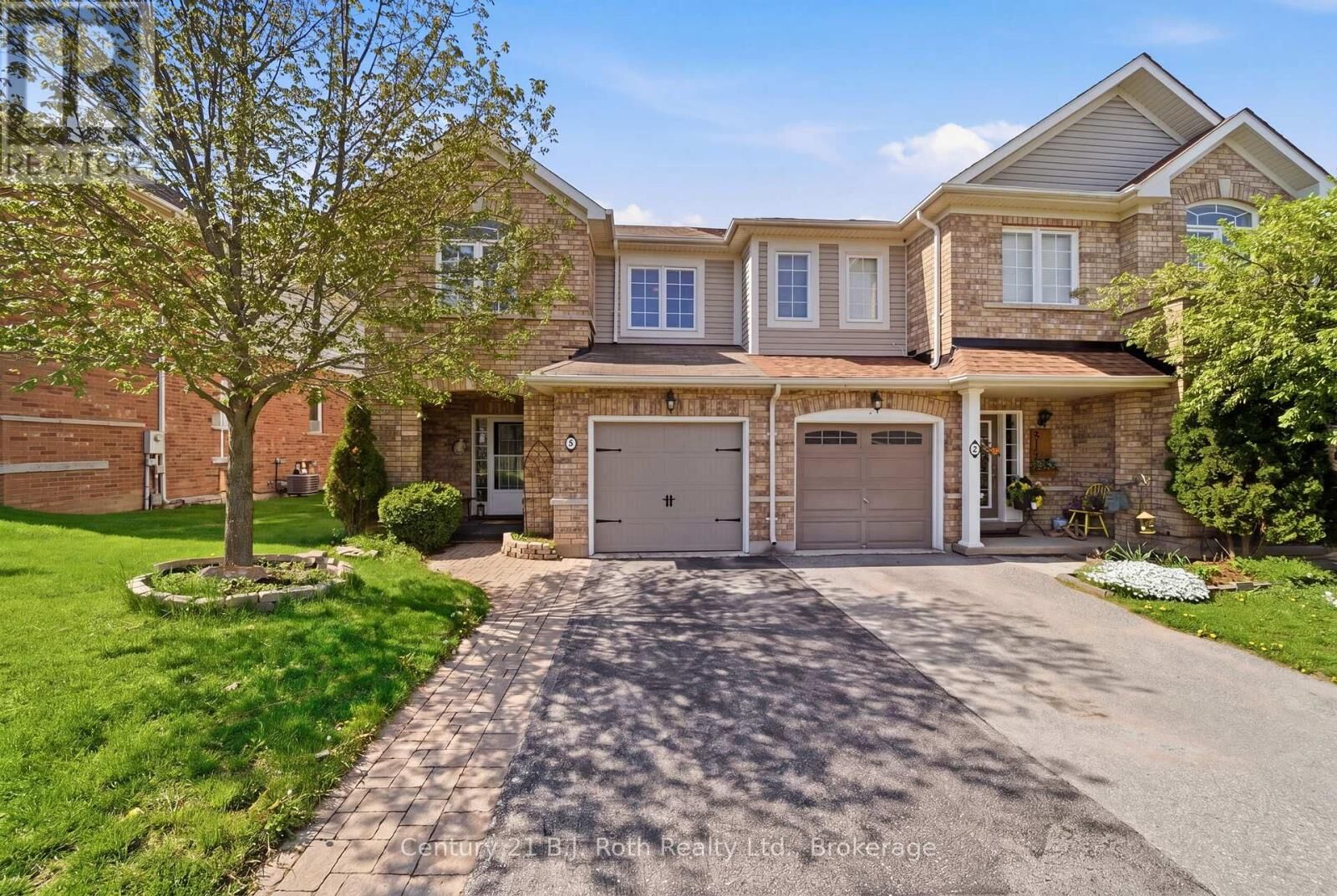 Property Photo: 478 Regent Street 5 ON L3V 4E3
