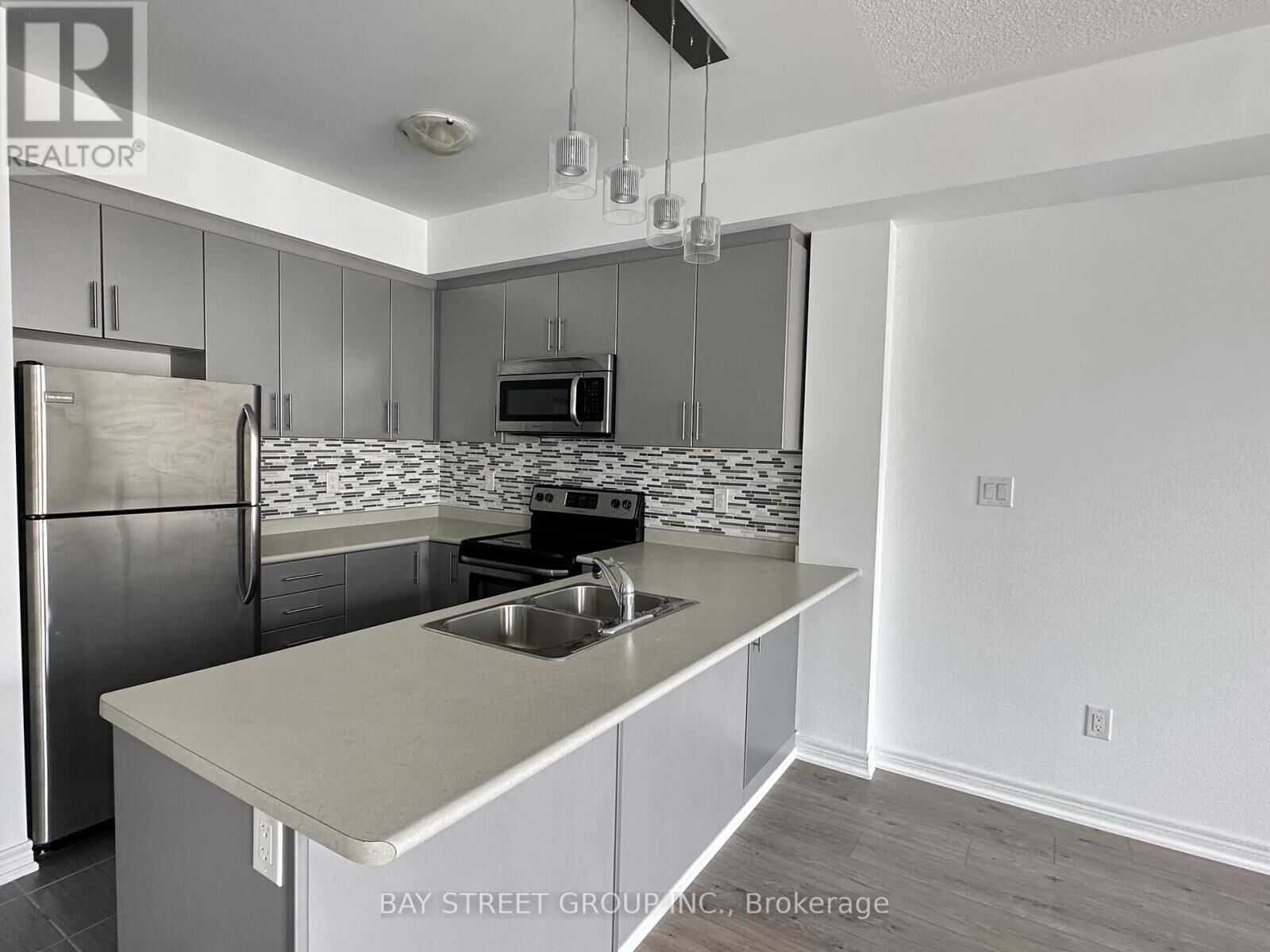Property Photo:  2333 Sawgrass Drive 305  ON L6H 0L2 