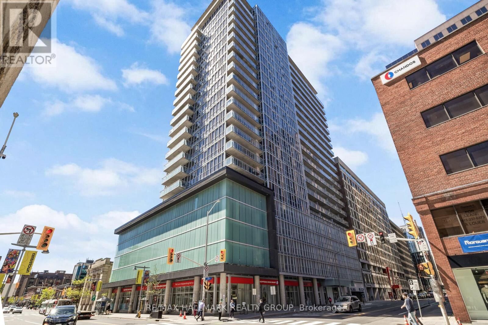 Property Photo:  324 Laurier Avenue West 1804  ON K1N 6P6 