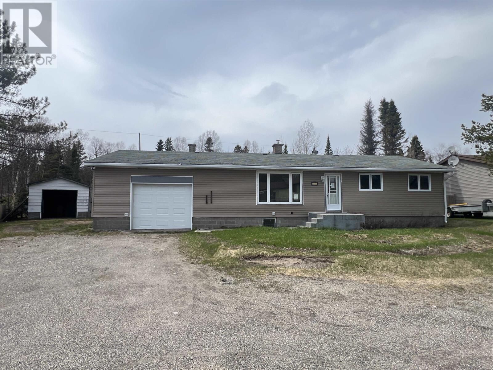 Property Photo: 45 Aspendale Dr W ON P0T 2E0