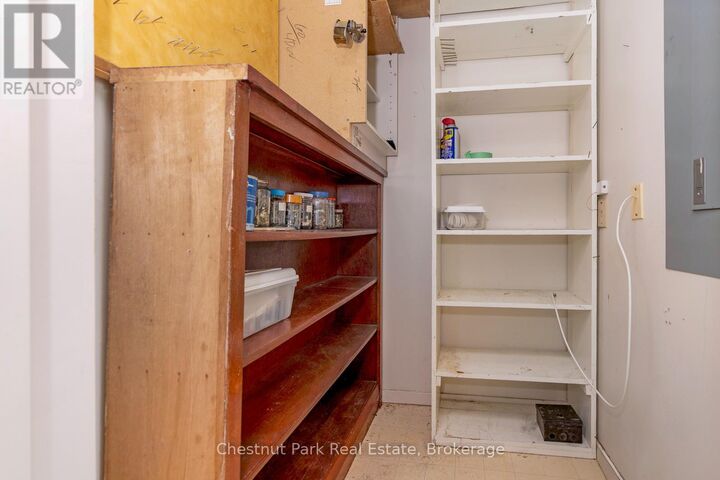 Property Photo:  49 Raglan Street 204  ON L9Y 4X1 
