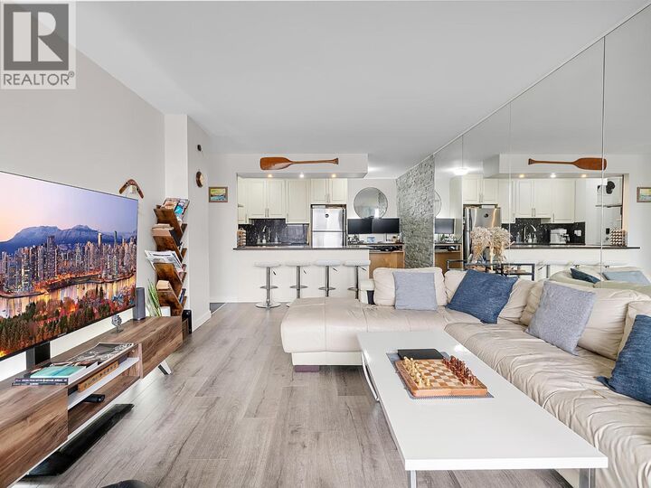 Property Photo:  2016 Fullerton Avenue 1808  BC V7P 3E6 