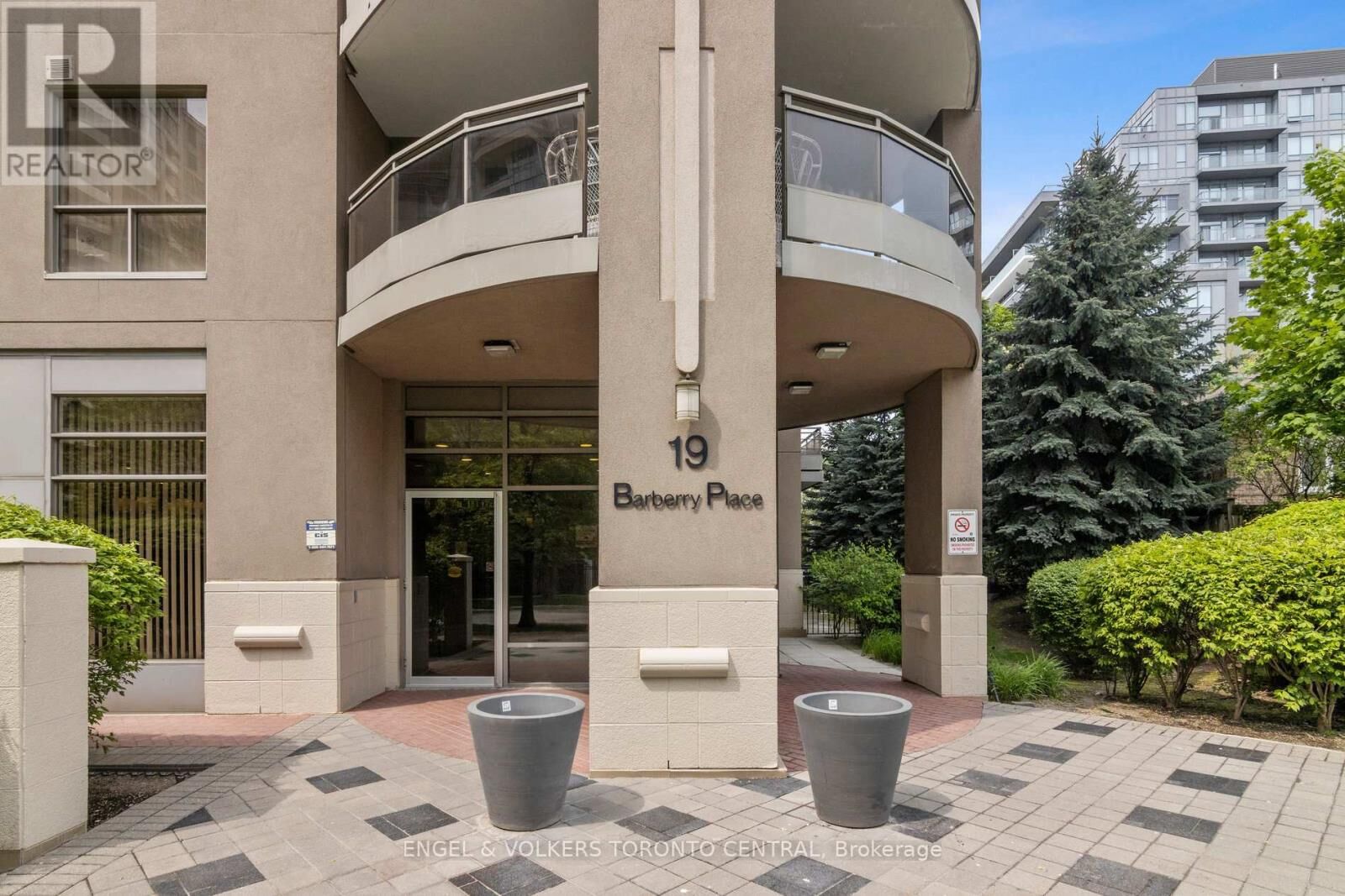 Property Photo:  19 Barberry Place 711  ON M2K 3E3 