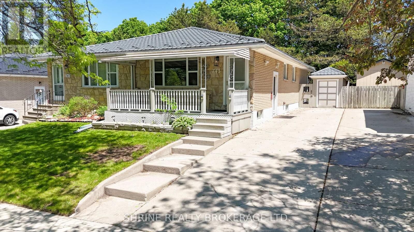Property Photo:  743 Sevilla Park Place  ON N5Y 4H9 