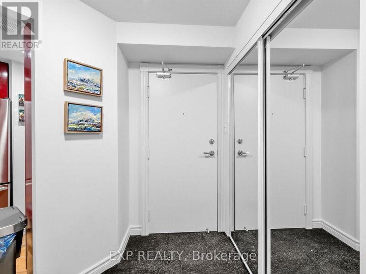 Property Photo:  77 Maitland Place 1127  ON M4Y 2V6 