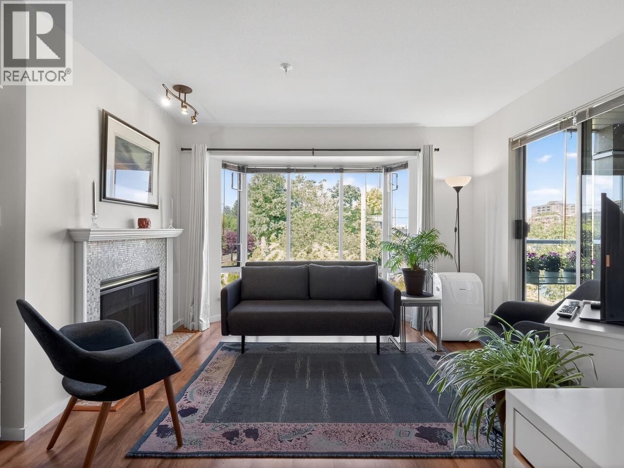 Property Photo:  2195 West 5th Avenue 305  BC V6K 1S1 