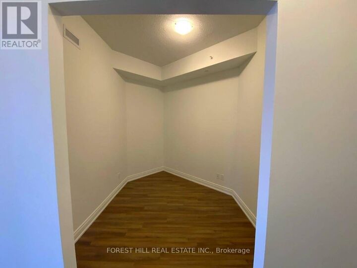 Property Photo:  9618 Yonge Street 605  ON L4C 0X5 