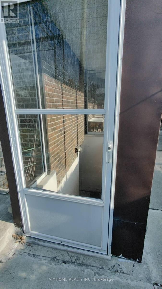 Property Photo:  3 Charlton Boulevard  ON M2M 1C1 