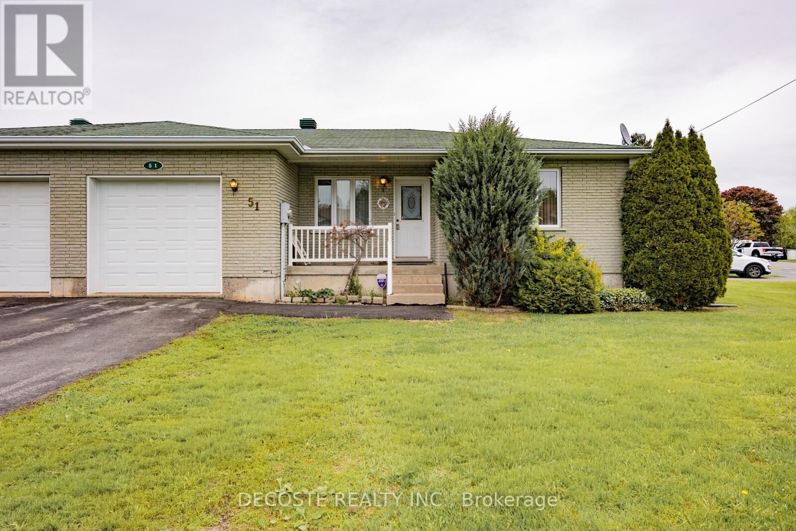 Property Photo:  51 Sandfield Avenue North  ON K0C 1A0 