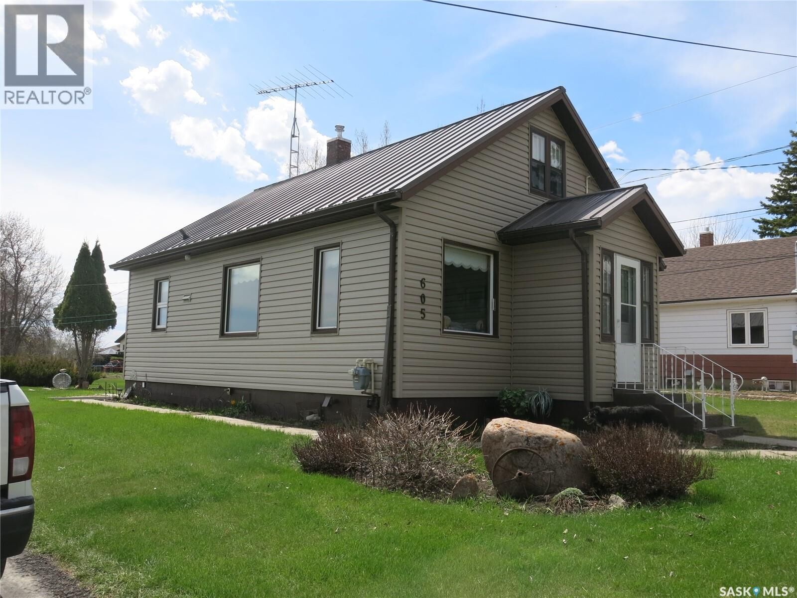 Property Photo:  605 Ludwig Avenue  SK S0A 2T0 