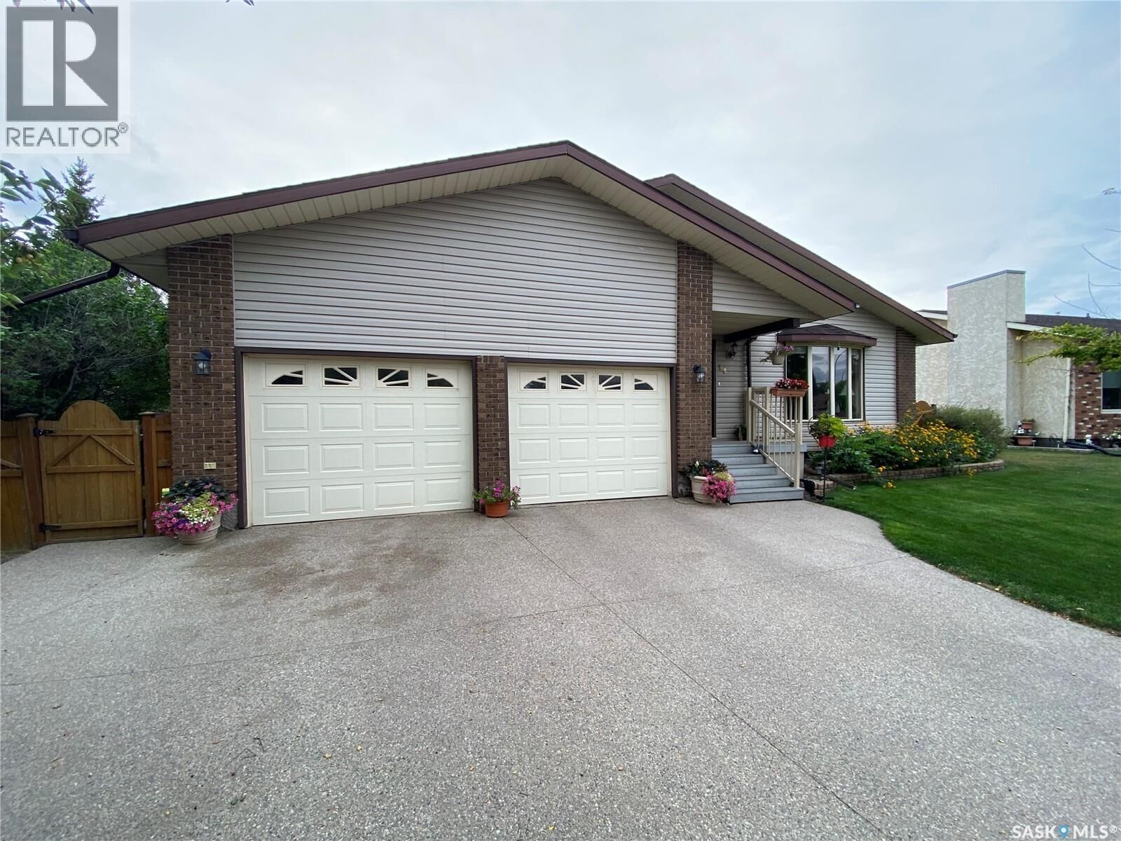 Property Photo:  19 Bull Crescent  SK S3N 3Y5 