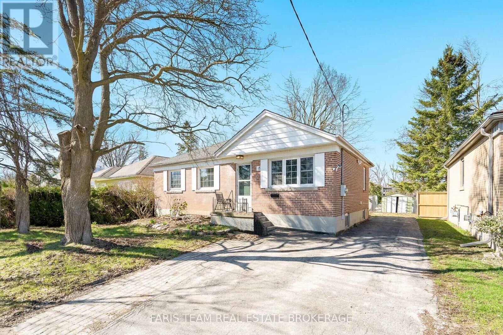 Property Photo:  18 Newton Street  ON L4M 3N3 
