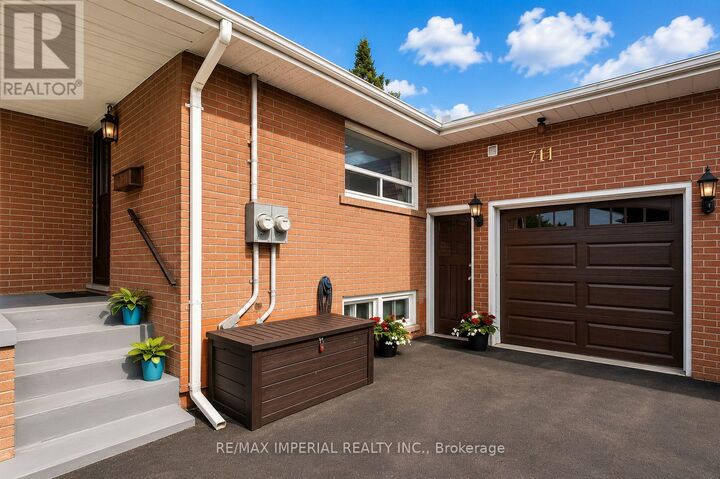 Property Photo:  711 Gilbert Street West Main  ON L1N 1S1 