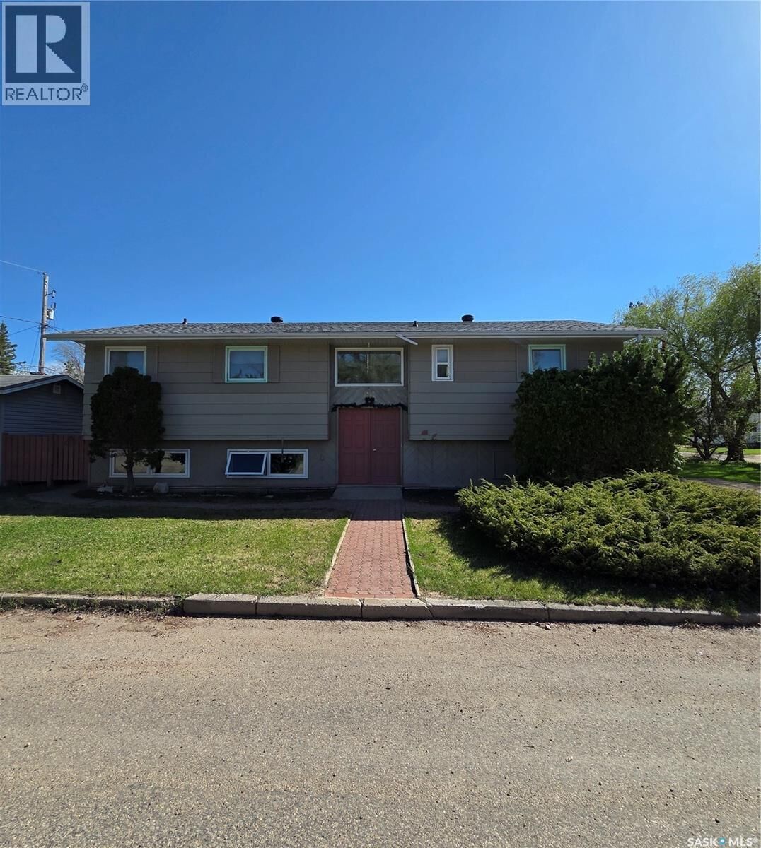 Property Photo: 1308 98th Street SK S0E 1T0