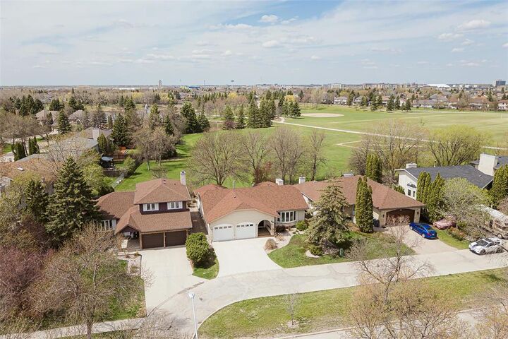 Property Photo: 37 Lindenwood Drive East MB R3P 1N2