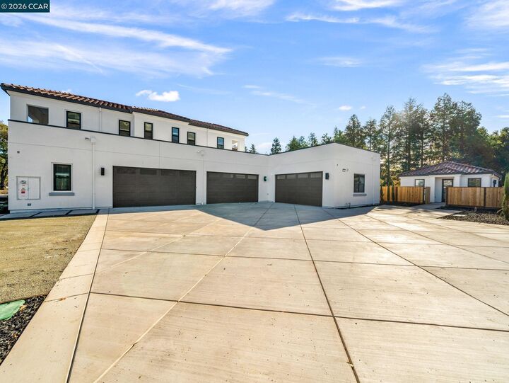 Property Photo:  24 Noble Oaks Ln  CA 94506 