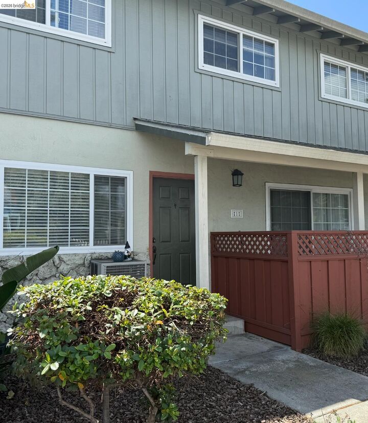 Property Photo: 650 Fargo Ave 1 CA 94579