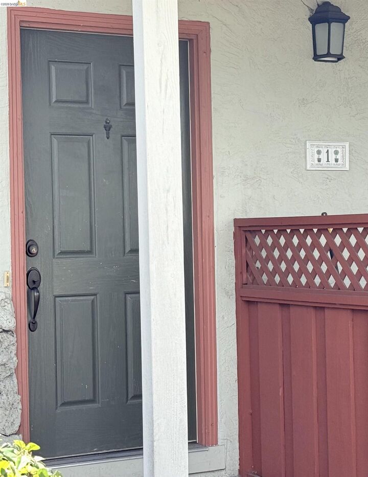 Property Photo:  650 Fargo Ave 1  CA 94579 