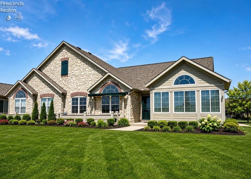 Property Photo: 2695 Canterbury Circle B OH 43452