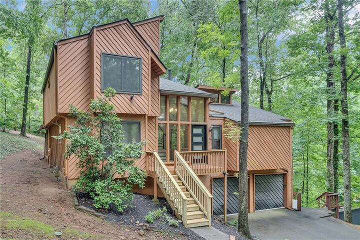 Property Photo: 1820 Cedar Cliff Drive SE GA 30080
