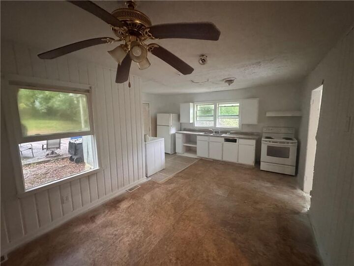 Property Photo: 2173 Castlewood Street GA 30334