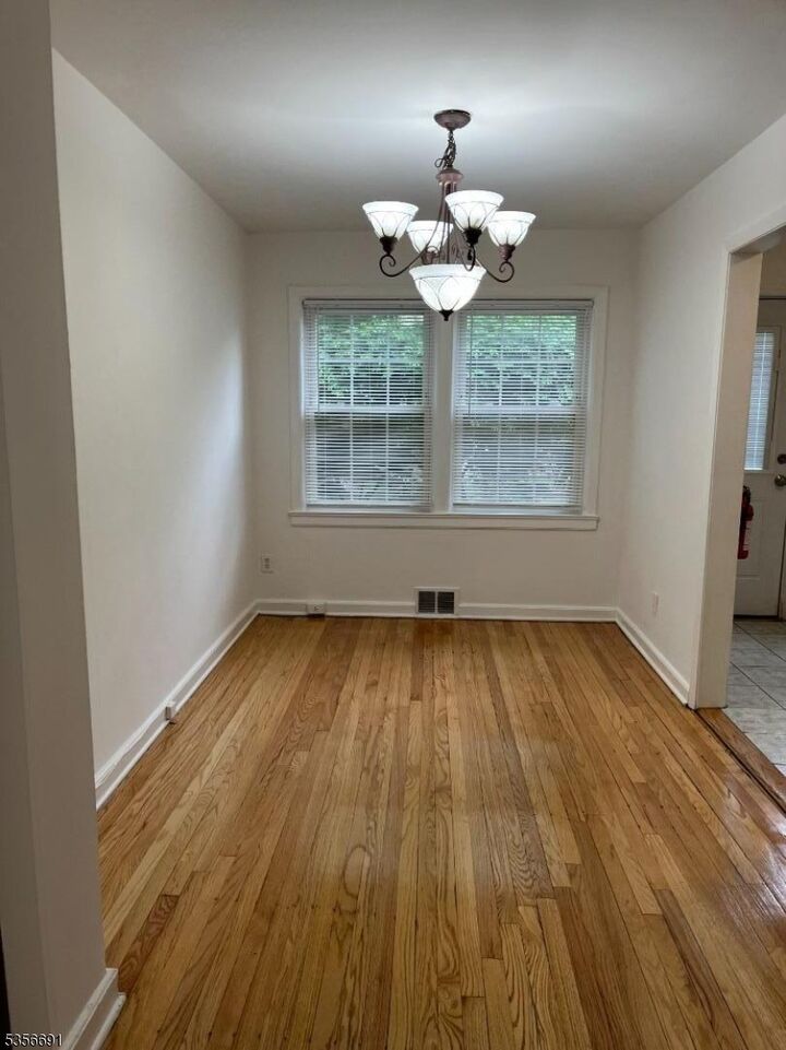 Property Photo:  212 S Orange Ave 1  NJ 07079 