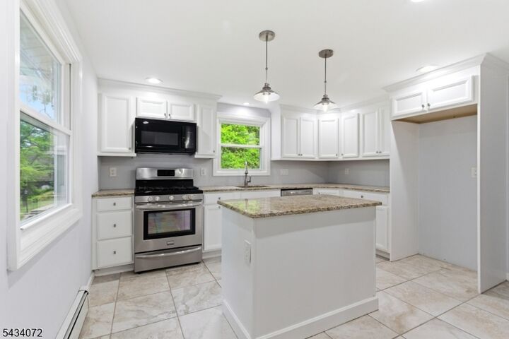 Property Photo:  30 Chestnut Ter  NJ 07866 