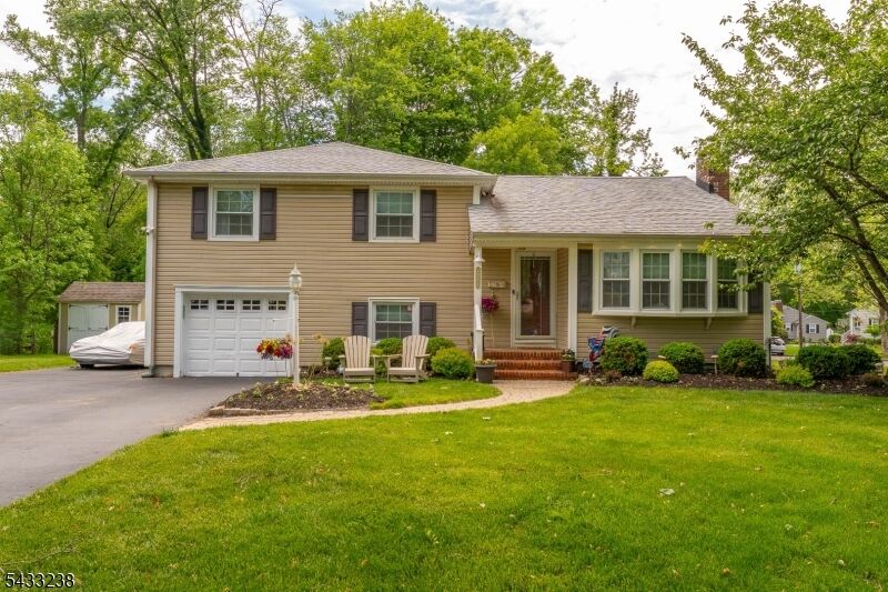 Property Photo: 1262 Christine Cir NJ 07076