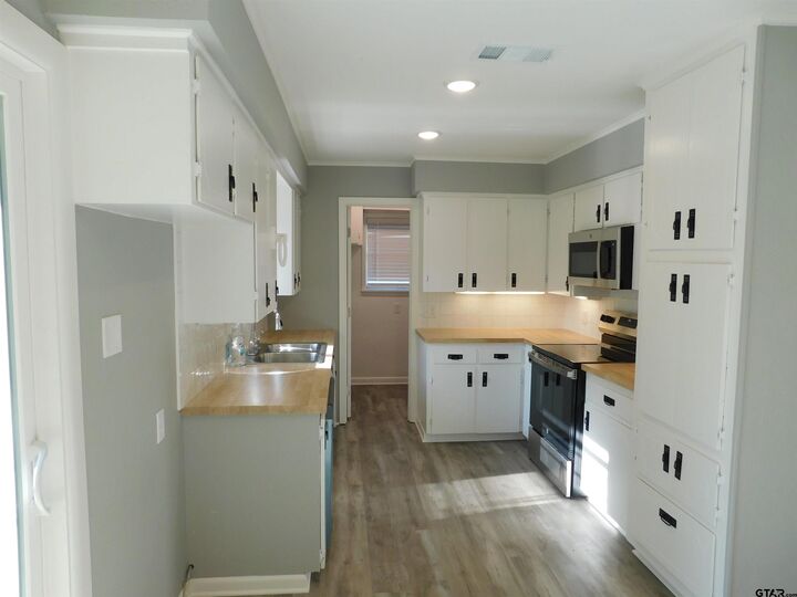 Property Photo: 303 S Langham St TX 75789
