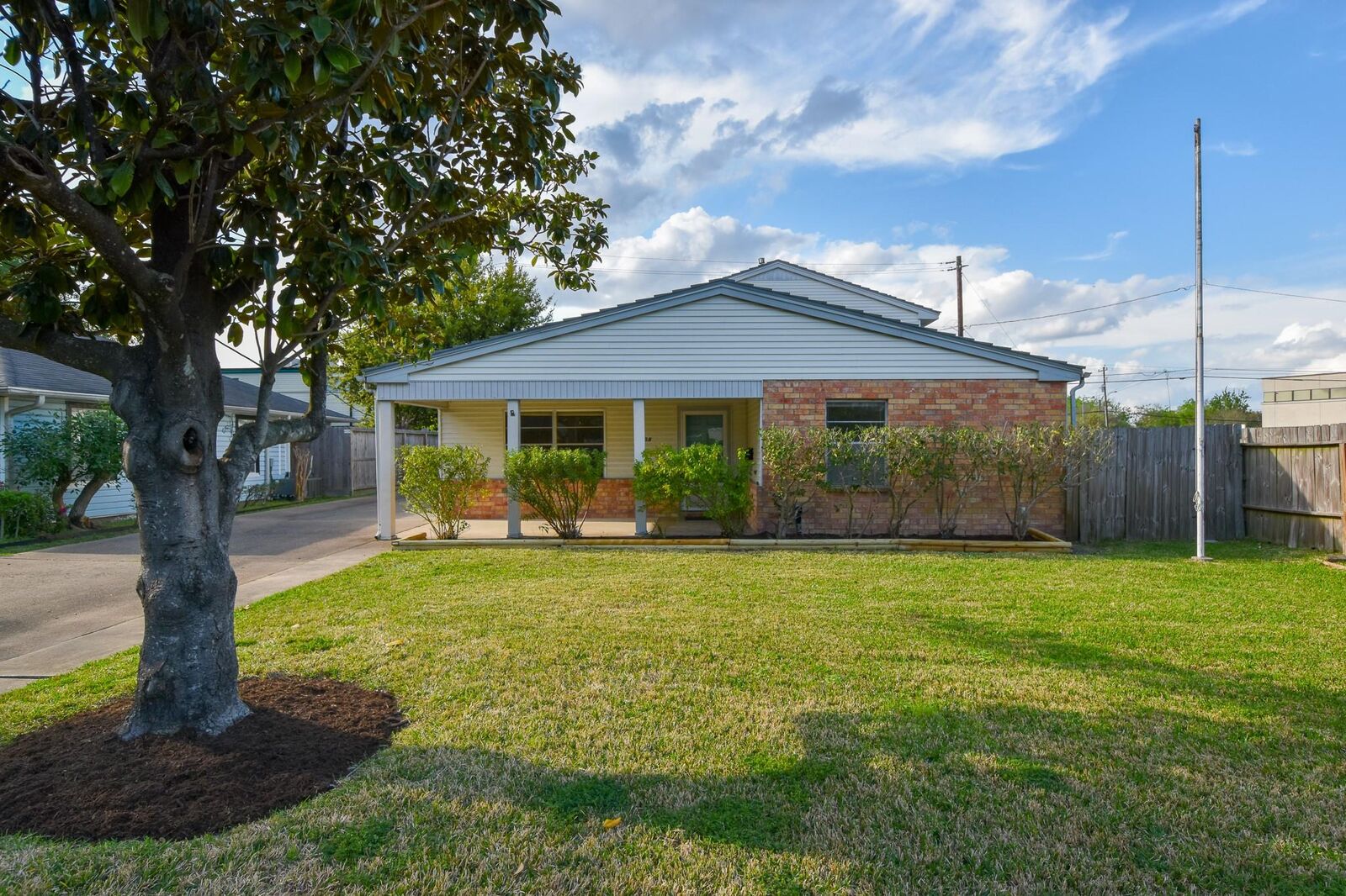 Property Photo:  5508 Jessamine Street  TX 77081 