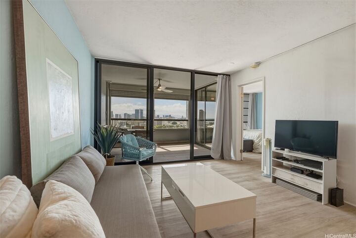 Property Photo:  2100 Date Street 2502  HI 96826 