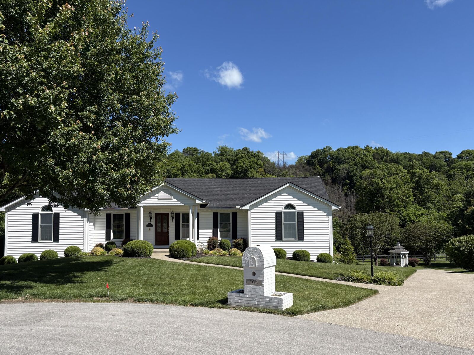 Property Photo: 104 Bradburn Court KY 40601