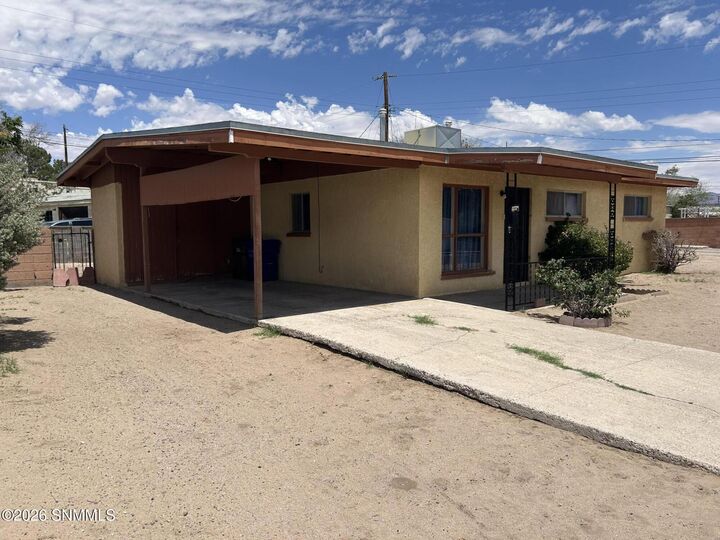 Property Photo:  815 Montana Avenue  NM 88001 