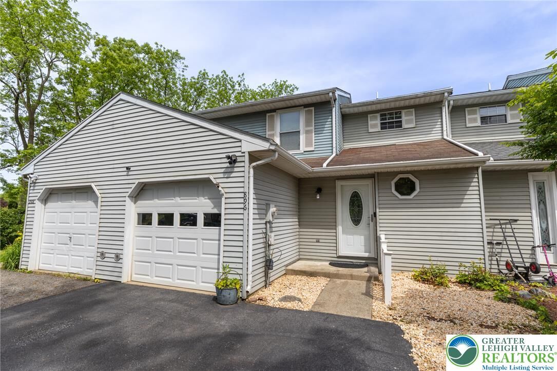 Property Photo:  896 Briarstone Road  PA 18017 