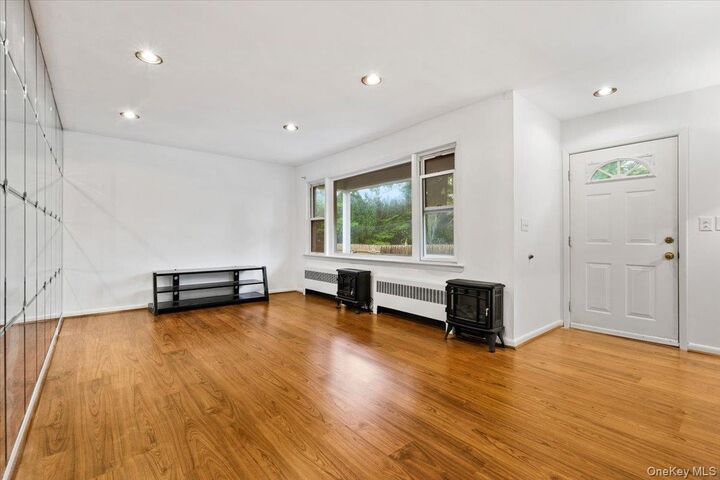 Property Photo:  21 Frankford Street  NY 10532 