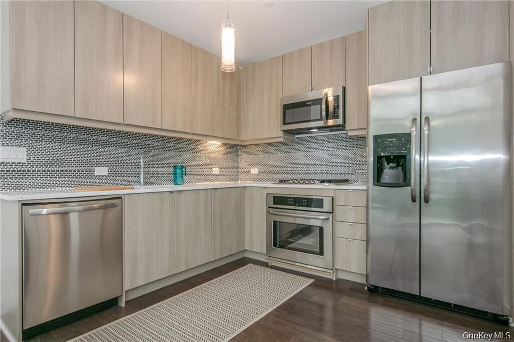 Property Photo:  250 S Central Park Avenue 5I  NY 10530 