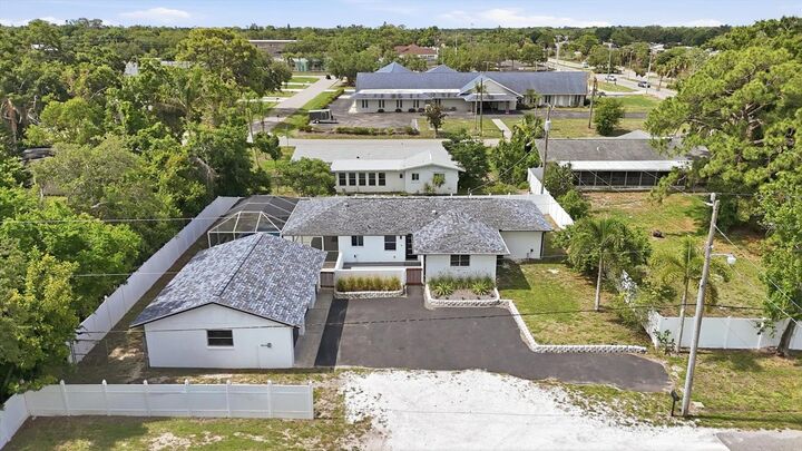 Property Photo: 201 Honore Avenue FL 34232