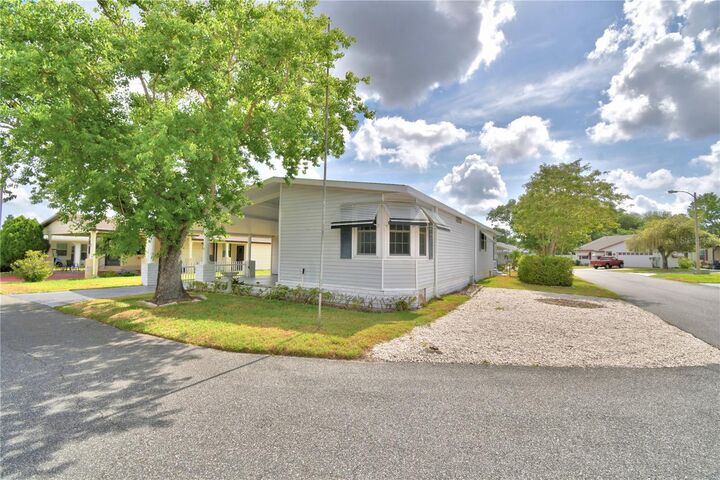 Property Photo: 4960 Goldenview Lane FL 33811