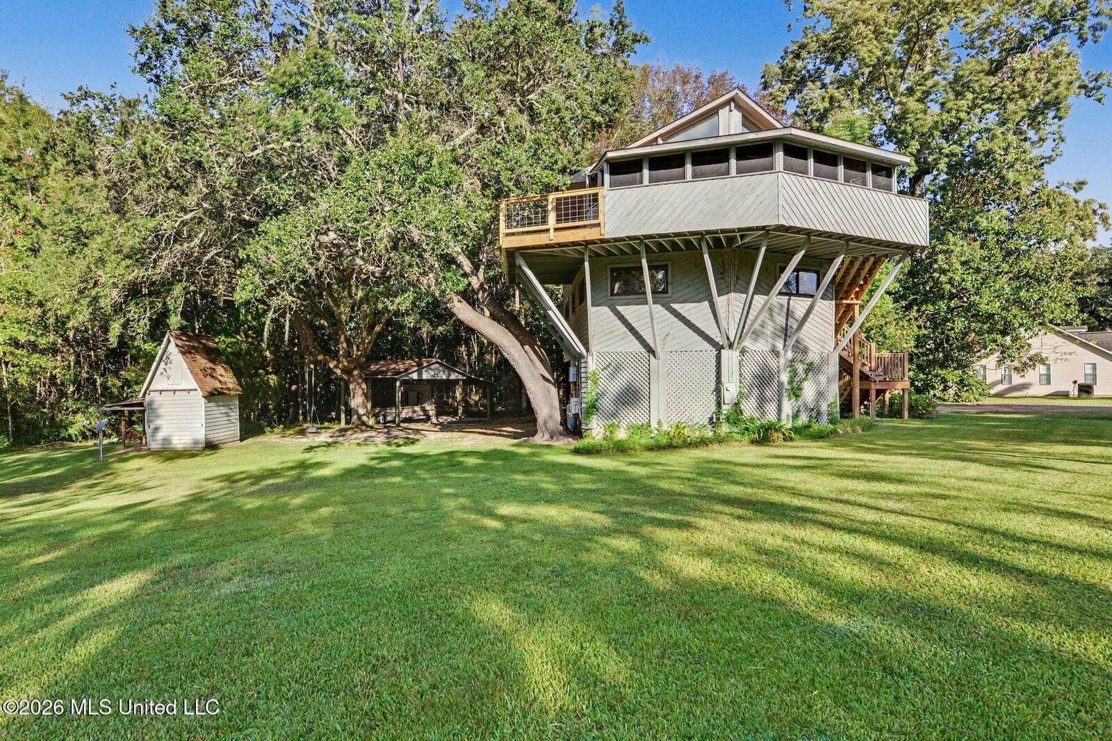 Property Photo:  7417 Bluff Point Road  MS 39553 