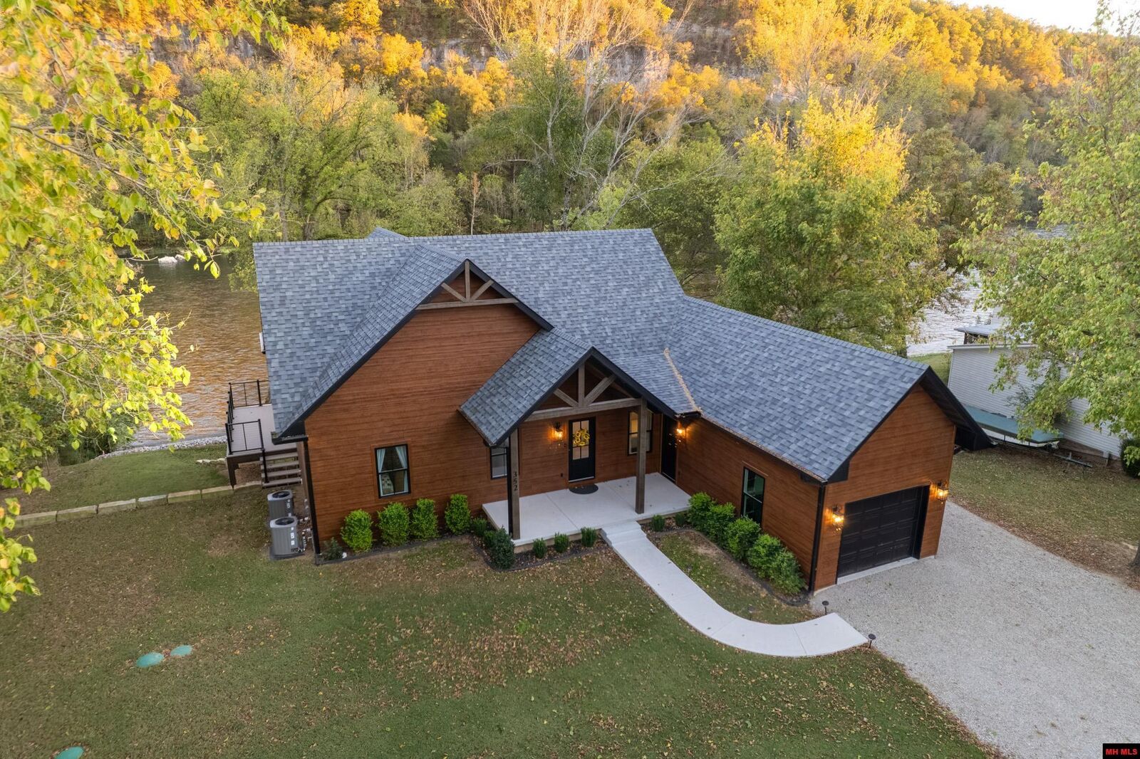 Property Photo:  352 Wheatstone Place  AR 72626 