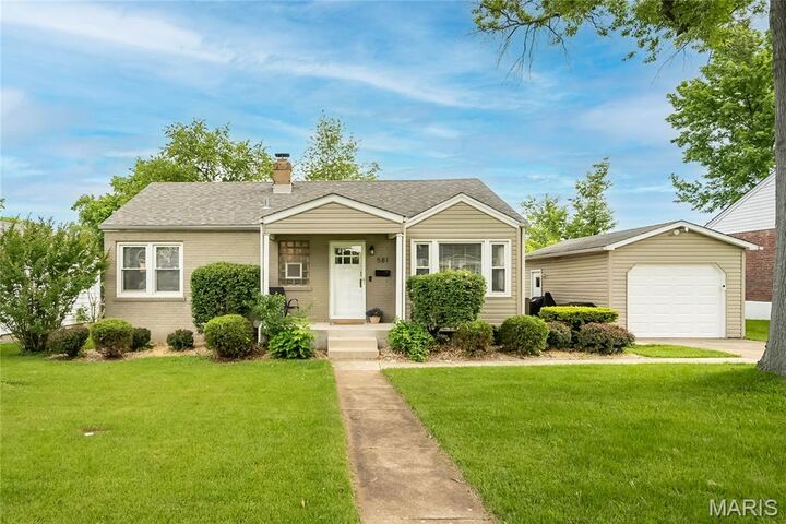 Property Photo:  581 Meadowridge Drive  MO 63122 
