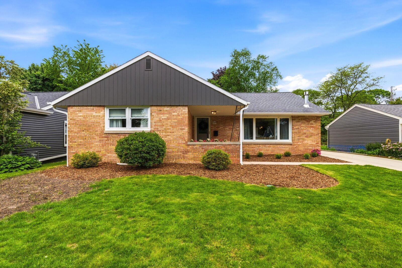 Property Photo: W62n321 Hanover Ave WI 53012