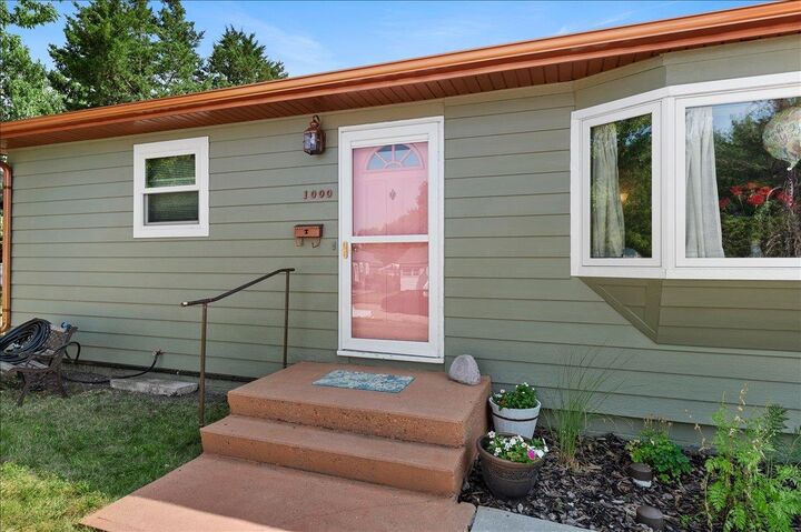Property Photo:  1000 Roberts Street  SD 57717 