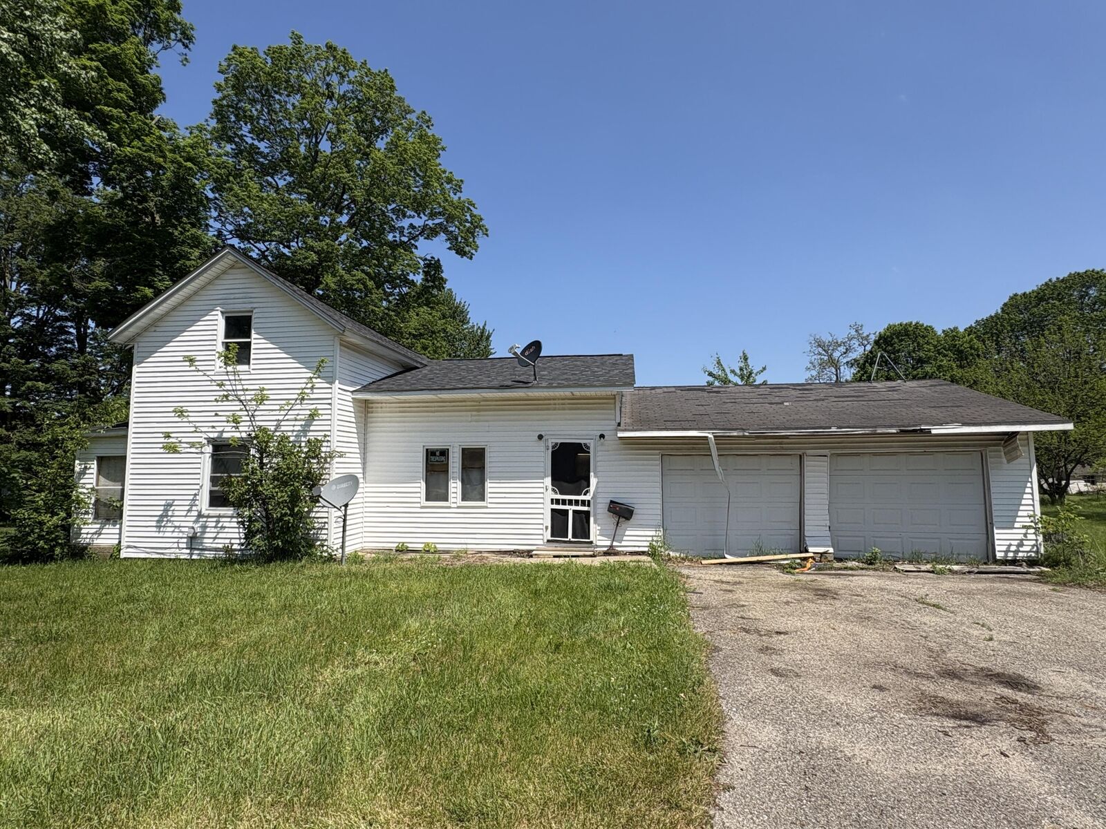 Property Photo:  213 Clinton Street  MI 49047 