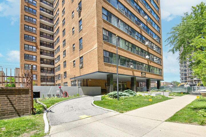 Property Photo:  6118 N Sheridan Road 506  IL 60660 