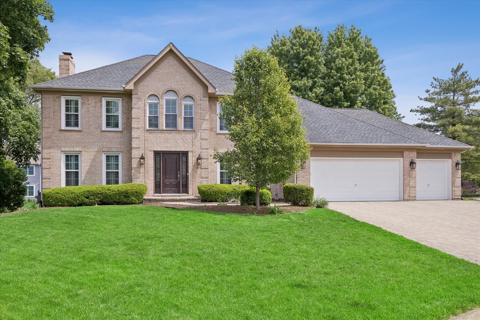 Property Photo: 877 Stillwell Court IL 60189