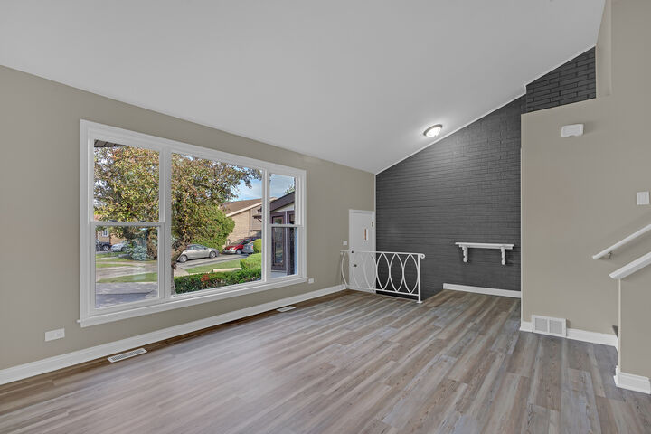 Property Photo: 9272 N Home Terrace IL 60016